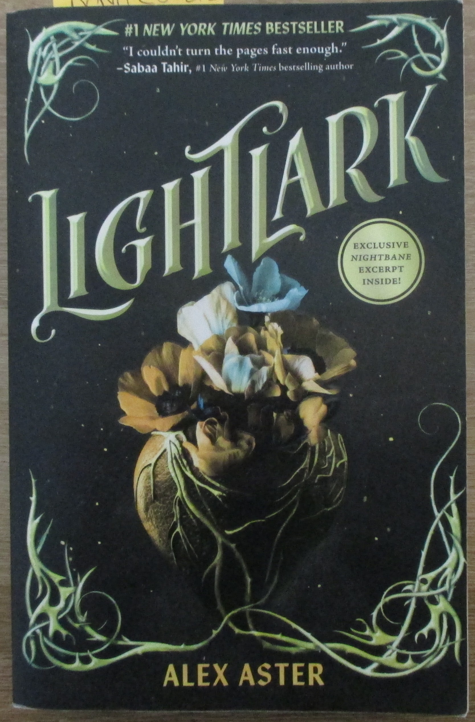 Lightlark: The Lightlark Saga #1